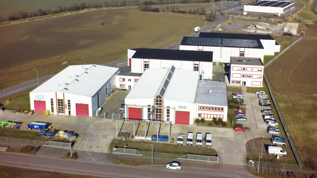 Das Bild zeigt eine Luftaufnahme des Firmengeländes.